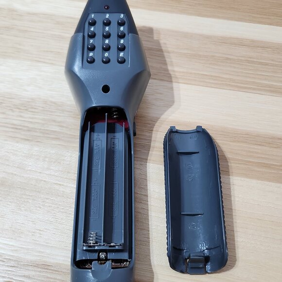 Star Trek the Next Generation Phaser Universal Remote Control 1995 - Picture 5 of 7